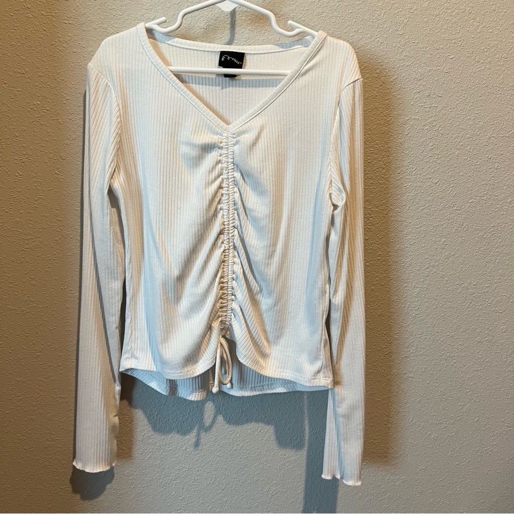 art class size m (7/8) cream long sleeve with roughed front